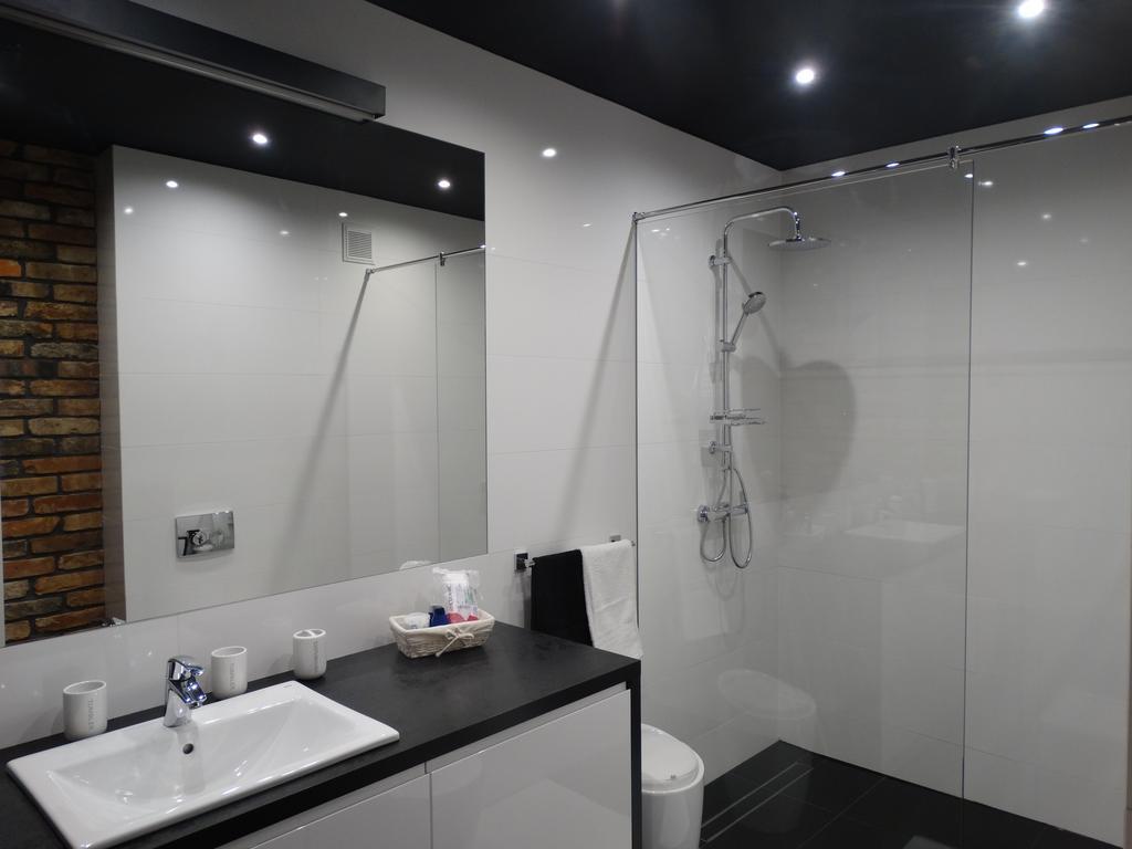 פוזנן Black&White Apartment- Wierzbowa 5 מראה חיצוני תמונה