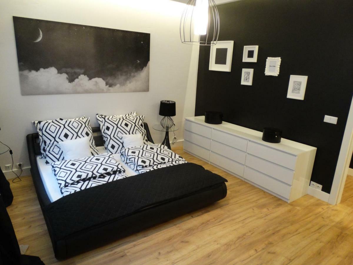 פוזנן Black&White Apartment- Wierzbowa 5 מראה חיצוני תמונה