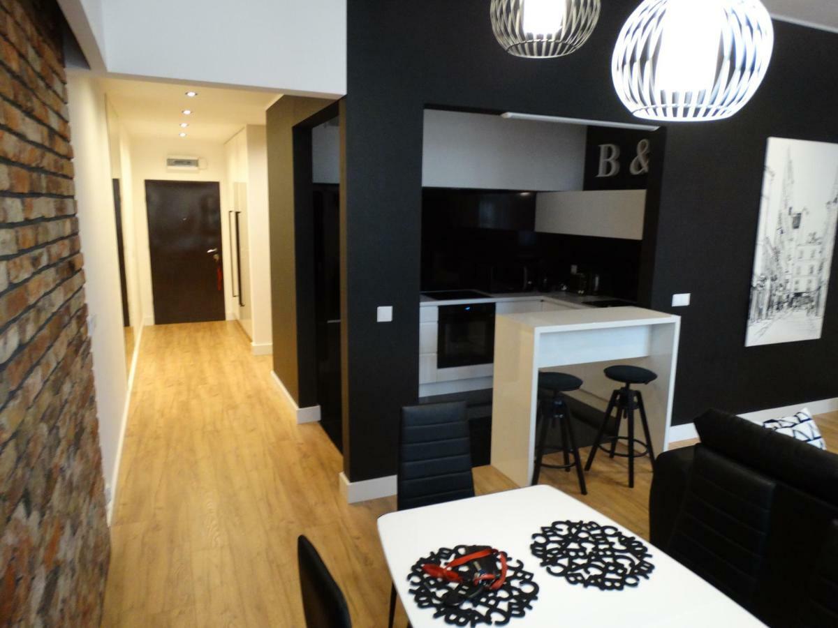 פוזנן Black&White Apartment- Wierzbowa 5 מראה חיצוני תמונה